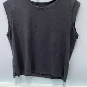 Essential Summer Tee. EUC